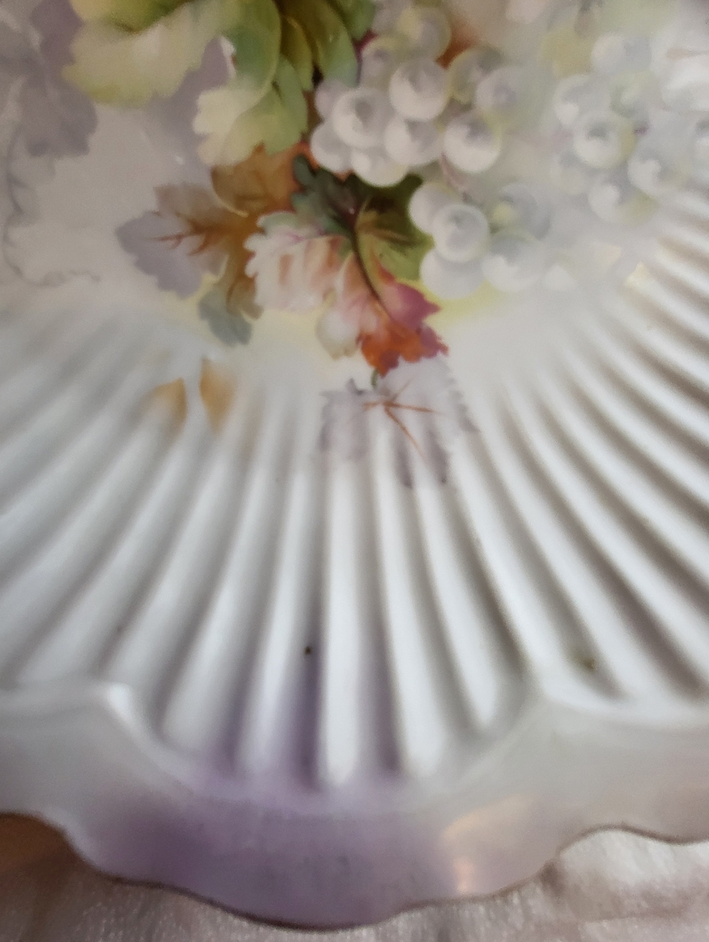 ANT. 1920s German Stamped Hand-Painted White Grapes 10 Inch Plate With Handles - Picture 7 of 13